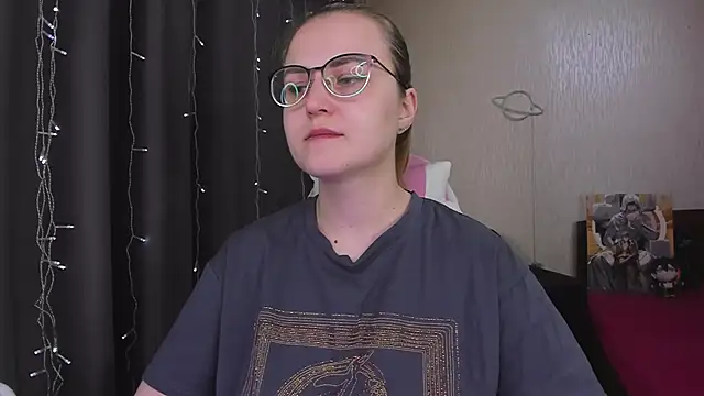 Snapshot of MissBrightShine chatting on 02/19/26, 11:17 MissBrightShine online show from 02/19/26, 11:17