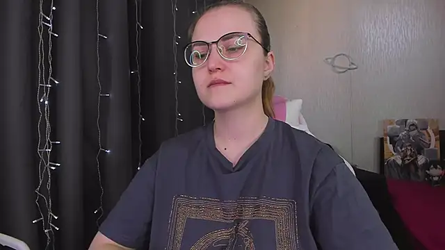 Snapshot of MissBrightShine chatting on 02/23/26, 12:02 MissBrightShine online show from 02/23/26, 12:02