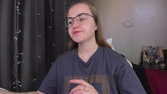 Snapshot of MissBrightShine chatting on 02/25/26, 11:42 MissBrightShine online show from 02/25/26, 11:42