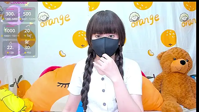 alonelove   online show from 10/28/25, 02:37