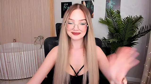 FloweryLove 1 online show from 02/05/25, 07:42