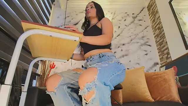Sophie LittleS online show from 04/27/26, 11:52