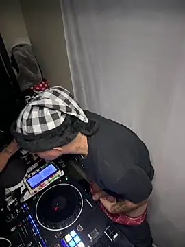 PeterGrandee online show from 12/26/24, 01:51