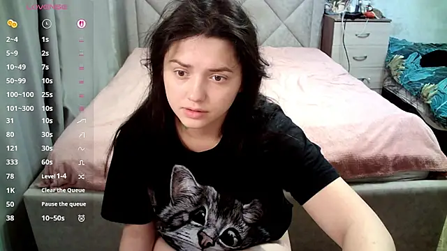 Snapshot of juliettkalen chatting on 07/06/26, 02:30 juliettkalen online show from 07/06/26, 02:30