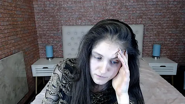 Holliy Cooper online show from 01/28/25, 01:27