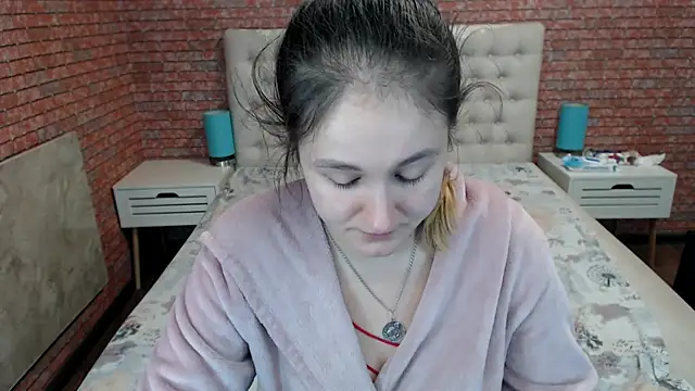 Holliy Cooper online show from 10/15/25, 07:52