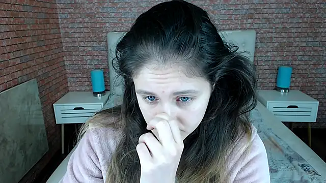 Holliy Cooper online show from 11/25/25, 09:20