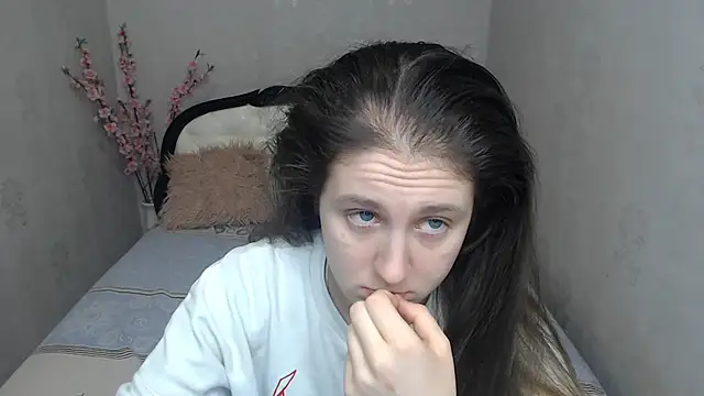 Holliy Cooper online show from 02/04/26, 09:04