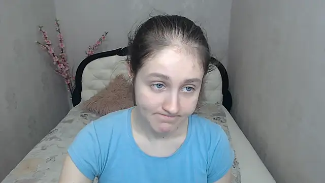 Holliy Cooper online show from 04/09/26, 07:14