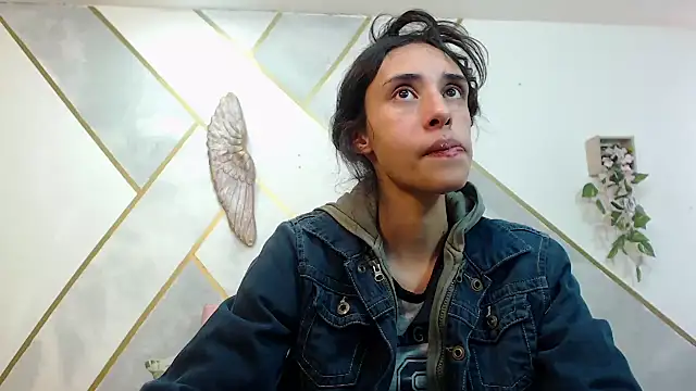 RoxanaCyrano  online show from 12/19/25, 08:16