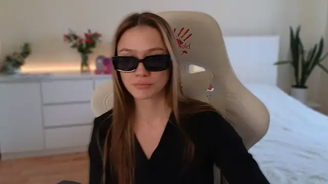 Snapshot of Madi_soon chatting on 02/04/25, 11:38 Madi soon online show from 02/04/25, 11:38