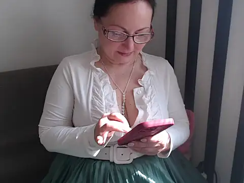 Snapshot of Alma44 chatting on 05/07/26, 06:41 Alma44 online show from 05/07/26, 06:41