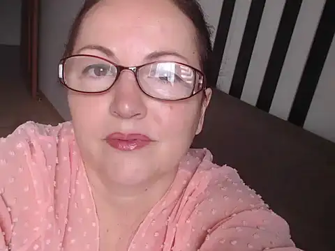 Snapshot of Alma44 chatting on 05/21/26, 07:04 Alma44 online show from 05/21/26, 07:04