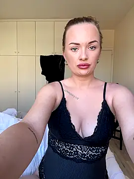 ElenaRebelle online show from 10/12/25, 08:02