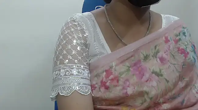 Snapshot of Lovely_Siri_23 chatting on 01/24/25, 03:02 Lovely Siri 23 online show from 01/24/25, 03:02