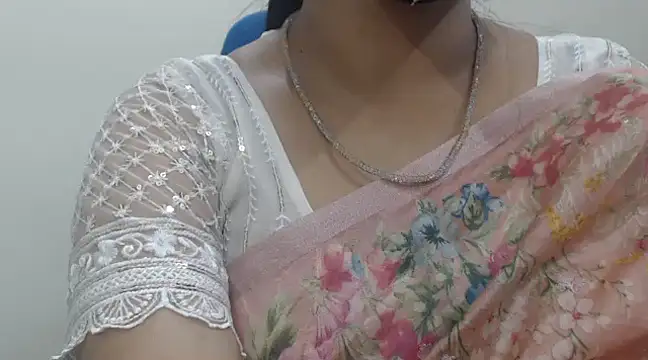 Snapshot of Lovely_Siri_23 chatting on 02/13/25, 02:12 Lovely Siri 23 online show from 02/13/25, 02:12