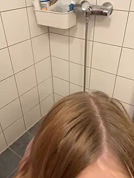 Snapshot of lilleambi chatting on 02/05/25, 03:23 lilleambi online show from 02/05/25, 03:23