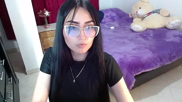 Tiffani Williams online show from 04/14/26, 01:00