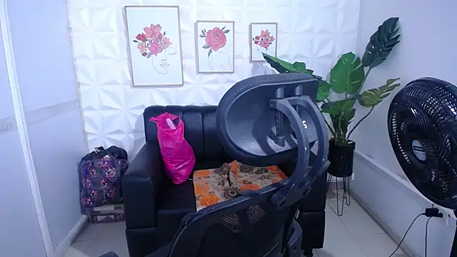 Valentinaa mature online show from 11/30/25, 04:49