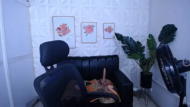 Valentinaa mature online show from 02/26/26, 09:30