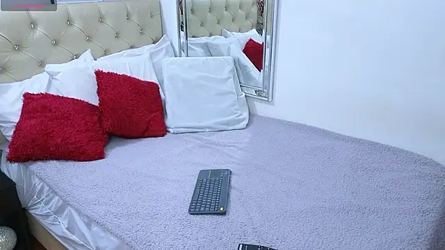 AnnaRedgrave online show from 02/04/26, 07:58