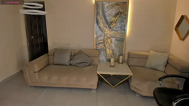 LizzHamilton   online show from 02/04/25, 11:06