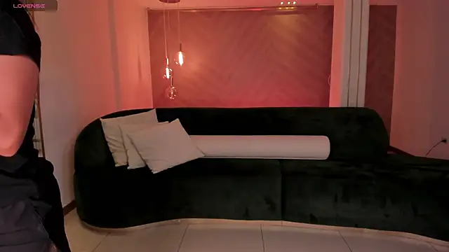 LizzHamilton   online show from 09/11/25, 08:20