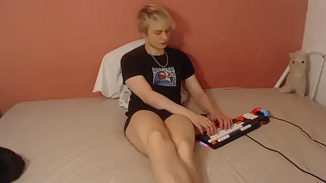 Oliver sweet  online show from 04/15/26, 01:12