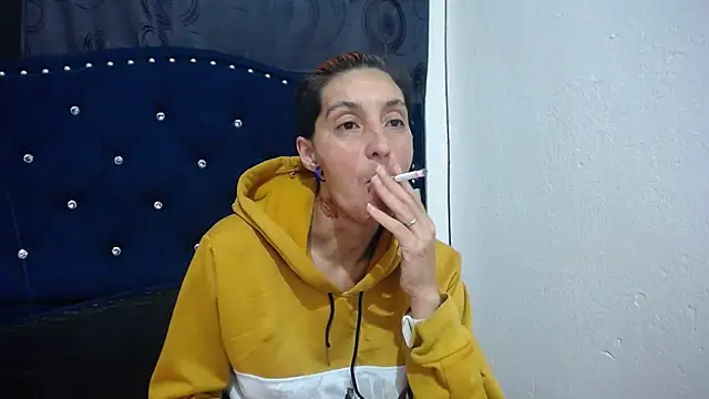 Snapshot of anyu1306 chatting on 12/21/24, 11:01 anyu1306 online show from 12/21/24, 11:01