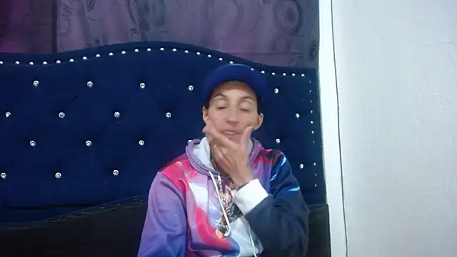 Snapshot of anyu1306 chatting on 12/28/24, 04:09 anyu1306 online show from 12/28/24, 04:09