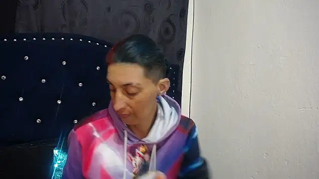 Snapshot of anyu1306 chatting on 02/13/25, 10:54 anyu1306 online show from 02/13/25, 10:54