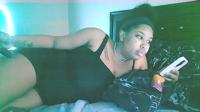 Snapshot of creamdreammmm chatting on 11/25/25, 11:49 creamdreammmm online show from 11/25/25, 11:49