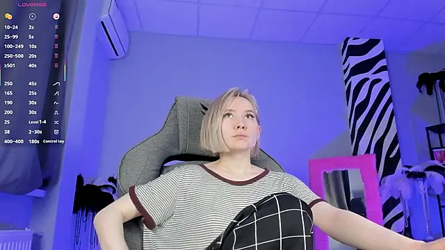 Snapshot of ReiYosimoto chatting on 02/20/26, 04:40 ReiYosimoto online show from 02/20/26, 04:40