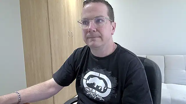 BrettJ81 online show from 12/01/25, 09:36