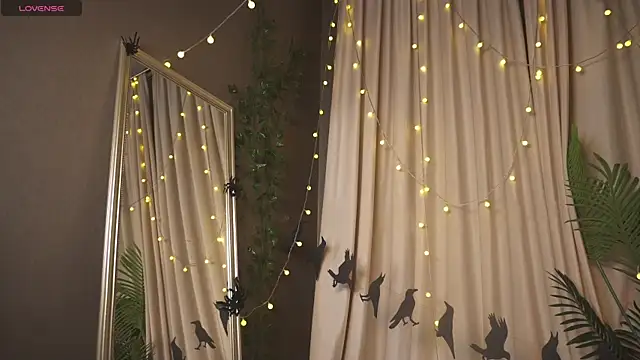 1reisatumi  online show from 10/30/25, 01:23