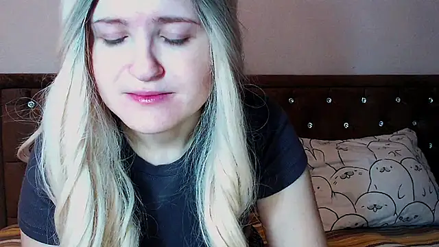 Sara4uu online show from 12/03/25, 10:19