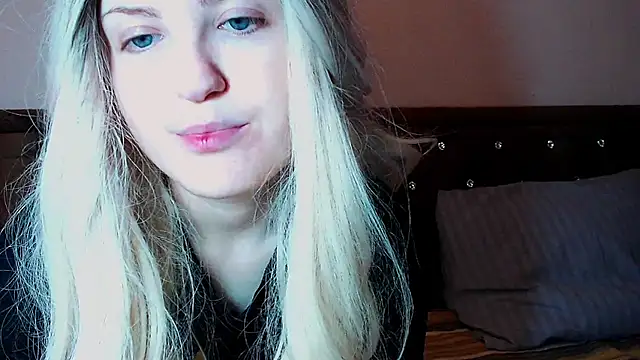 Sara4uu online show from 12/15/25, 11:53
