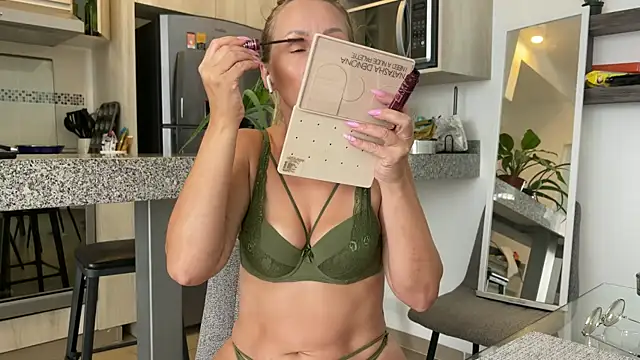 Snapshot of mommy_nadin chatting on 01/09/25, 08:44 mommy nadin online show from 01/09/25, 08:44