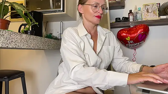 Snapshot of mommy_nadin chatting on 02/24/25, 11:41 mommy nadin online show from 02/24/25, 11:41