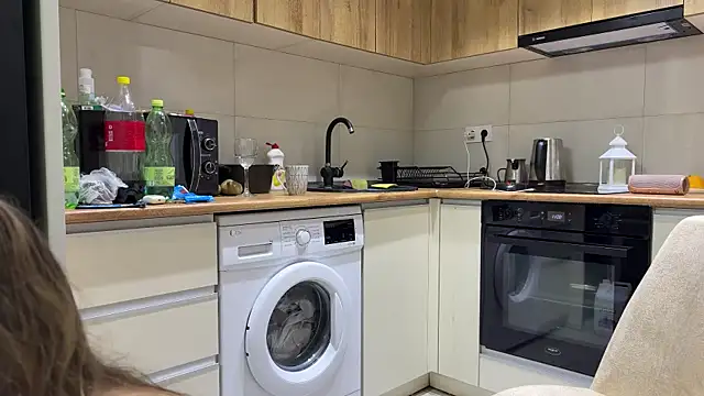 Snapshot of mommy_nadin chatting on 02/06/26, 03:15 mommy nadin online show from 02/06/26, 03:15