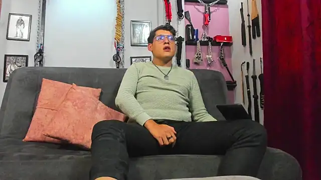 dom2travelersss online show from 03/08/25, 06:26