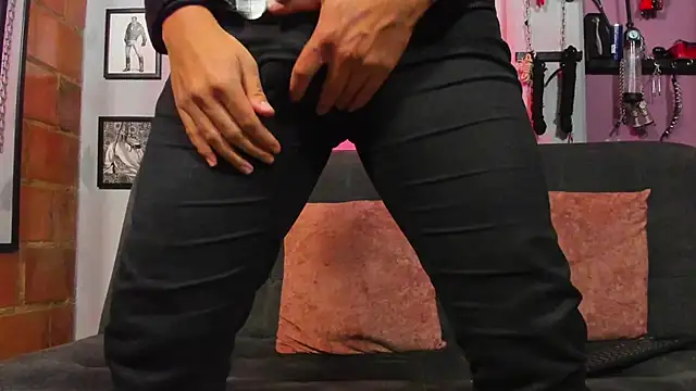 dom2travelersss online show from 03/17/25, 12:04