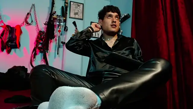 dom2travelersss online show from 04/13/26, 12:05