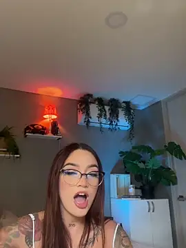 Snapshot of DaniDusan_ chatting on 10/02/25, 07:32 DaniDusan  online show from 10/02/25, 07:32