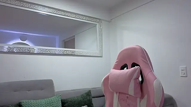 nelumbonucifera online show from 11/08/25, 12:55