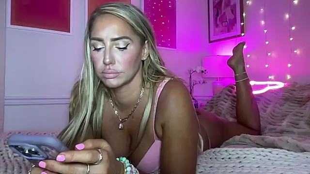 Snapshot of Fitnessbabe69 chatting on 01/18/26, 07:12 Fitnessbabe69 online show from 01/18/26, 07:12