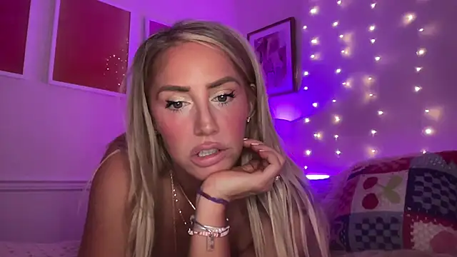 Snapshot of Fitnessbabe69 chatting on 05/27/26, 11:07 Fitnessbabe69 online show from 05/27/26, 11:07