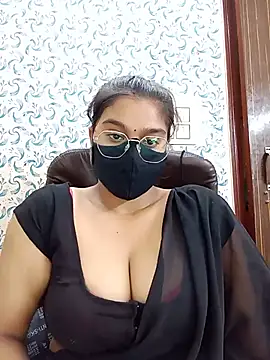 Snapshot of Jasmine_jaaan chatting on 06/18/26, 04:35 Jasmine jaaan online show from 06/18/26, 04:35